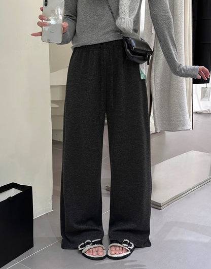 ソフトで万能な快適カジュアルパンツ