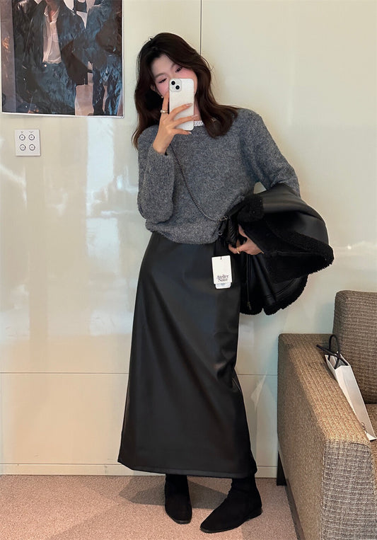 Classic Minimalist Fleece Skirt with an Elegant Touch