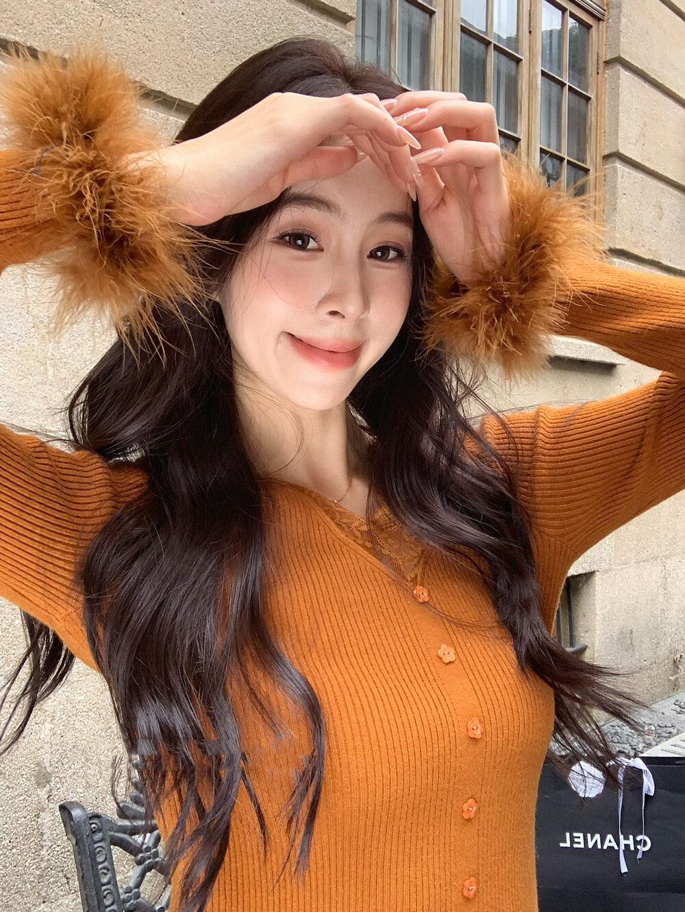 蕾絲V領毛毛袖針織衫