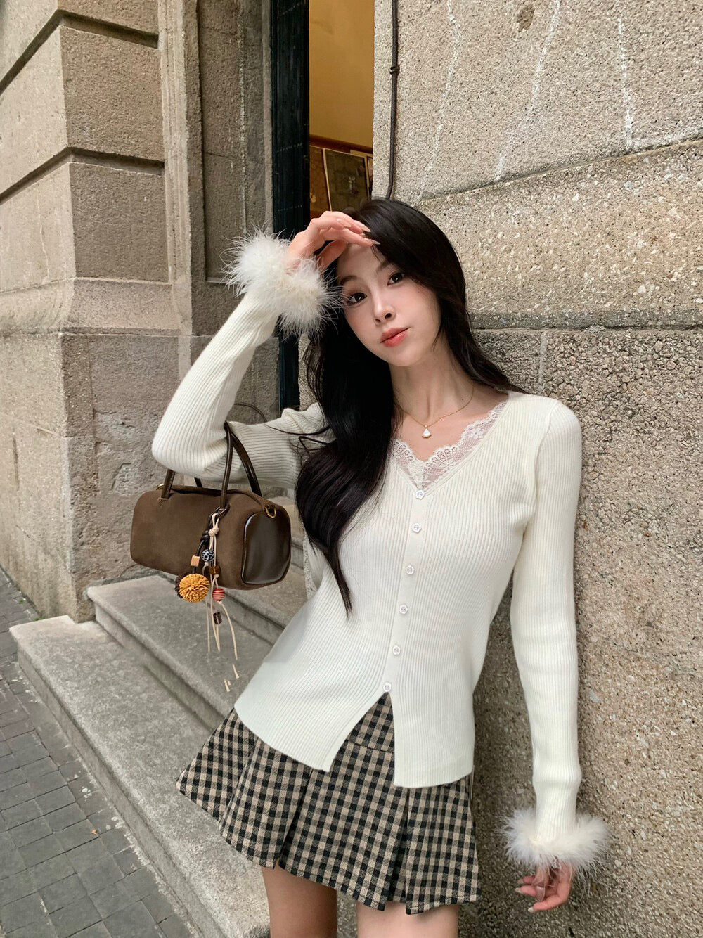 蕾絲V領毛毛袖針織衫