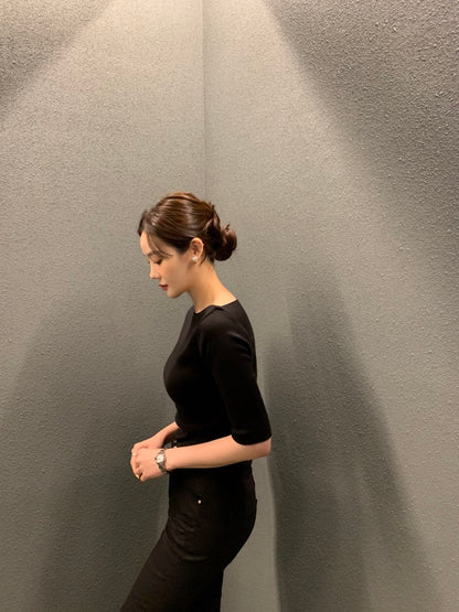 Korean-style mid-sleeve knit top