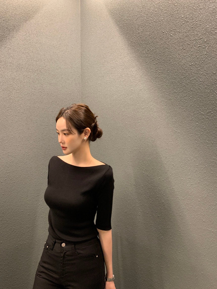 Korean-style mid-sleeve knit top