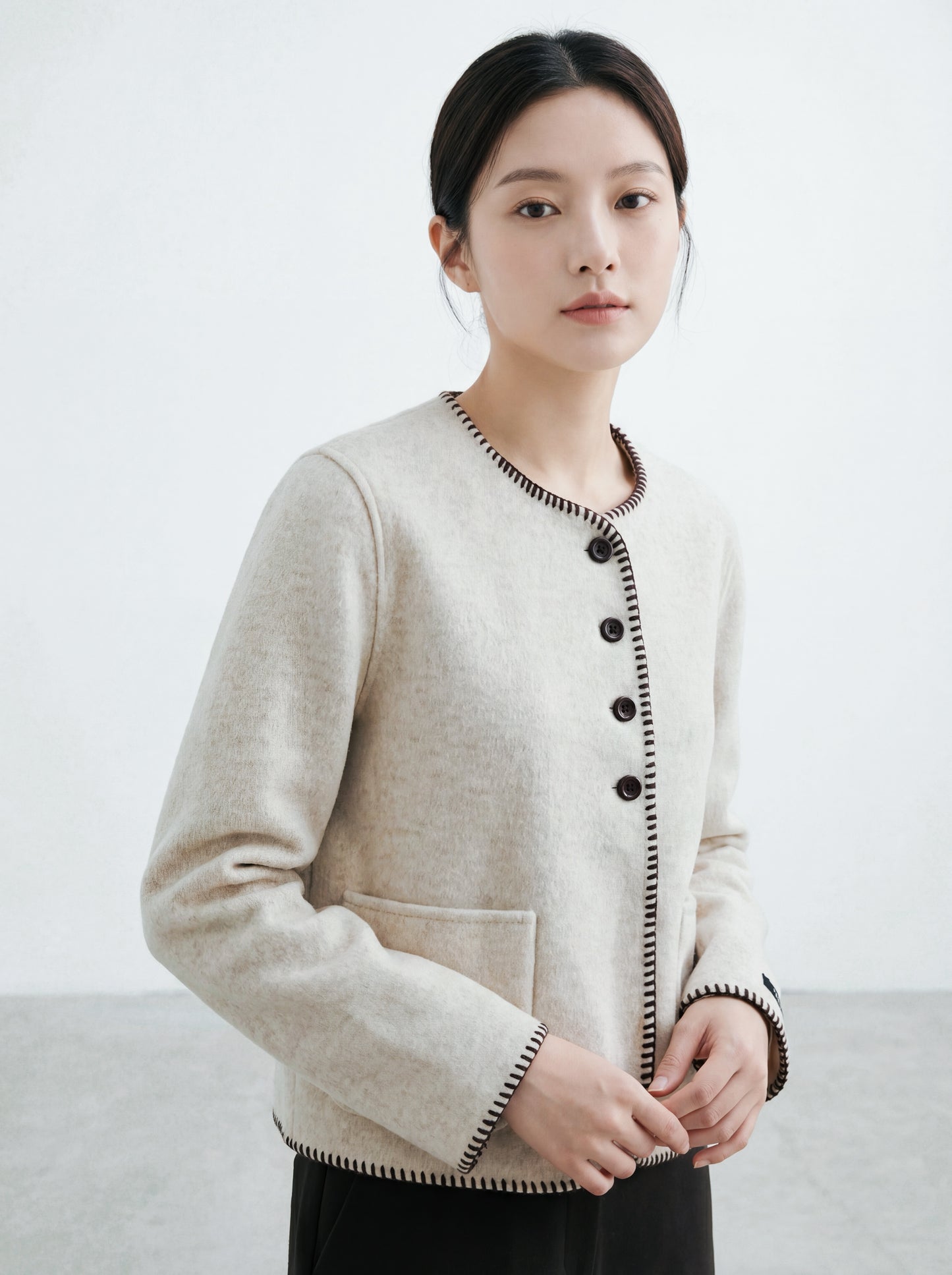 圓領撞色鎖邊毛呢外套