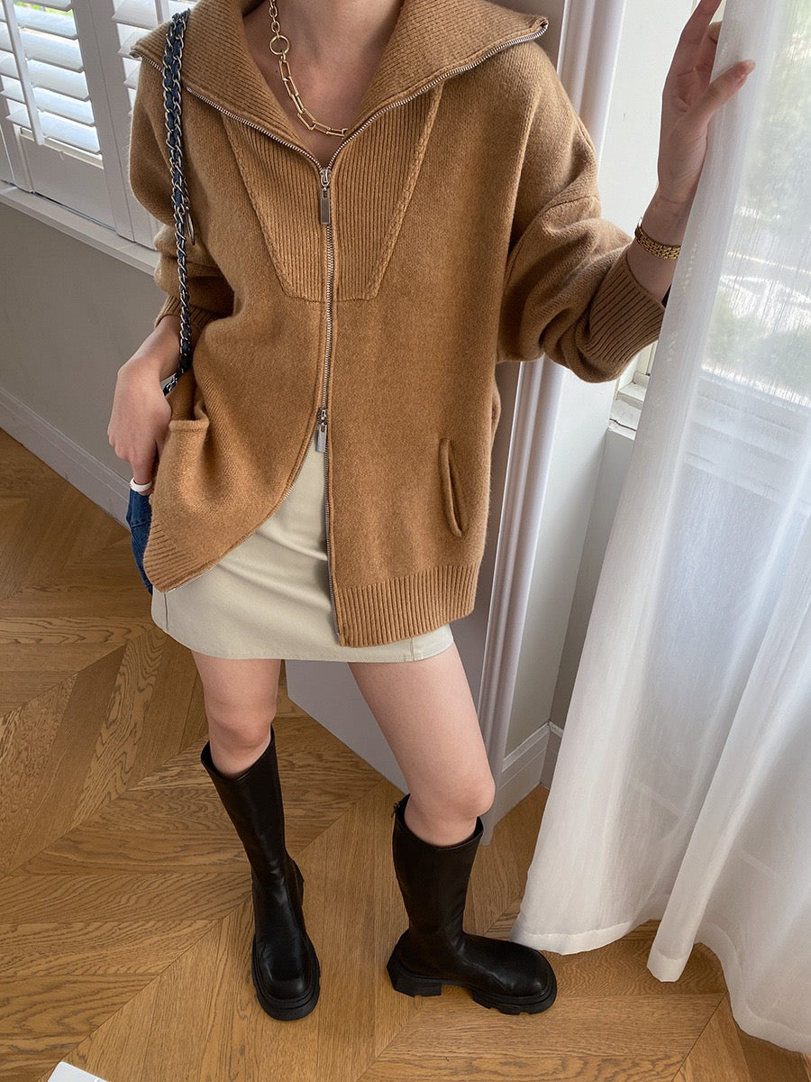 アウトポケット付きのオーバーサイズニットカーディガン