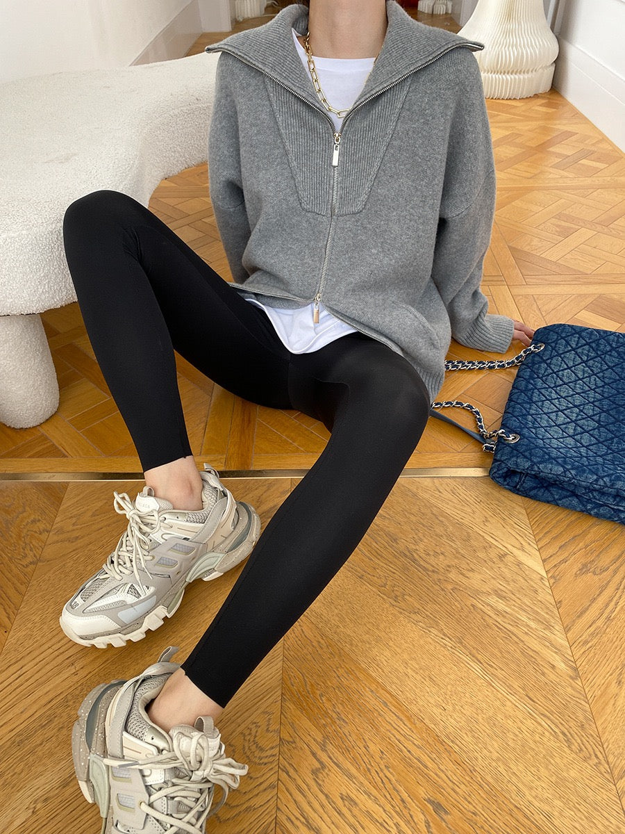 アウトポケット付きのオーバーサイズニットカーディガン