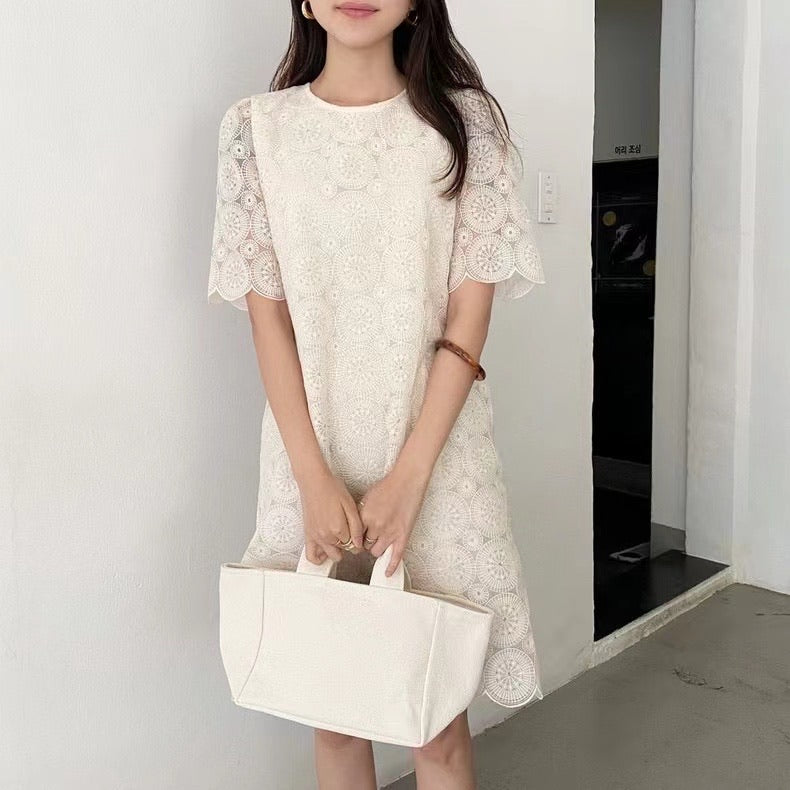 フレンチラウンドネックレースワンピース