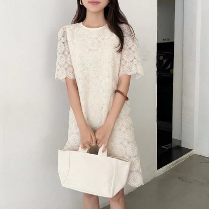 フレンチラウンドネックレースワンピース