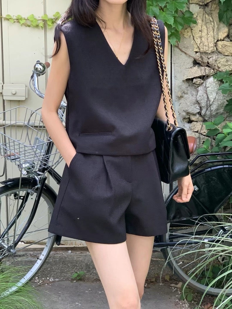 Vネックショートパンツセット