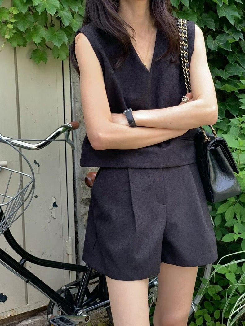 Vネックショートパンツセット