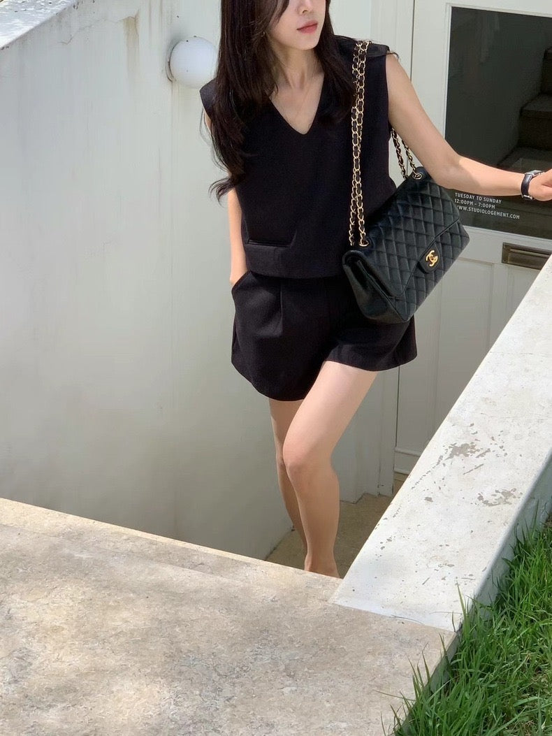 Vネックショートパンツセット