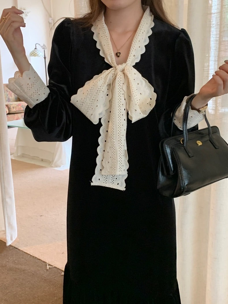 ヴィンテージ風Vネックリボン付きワンピース