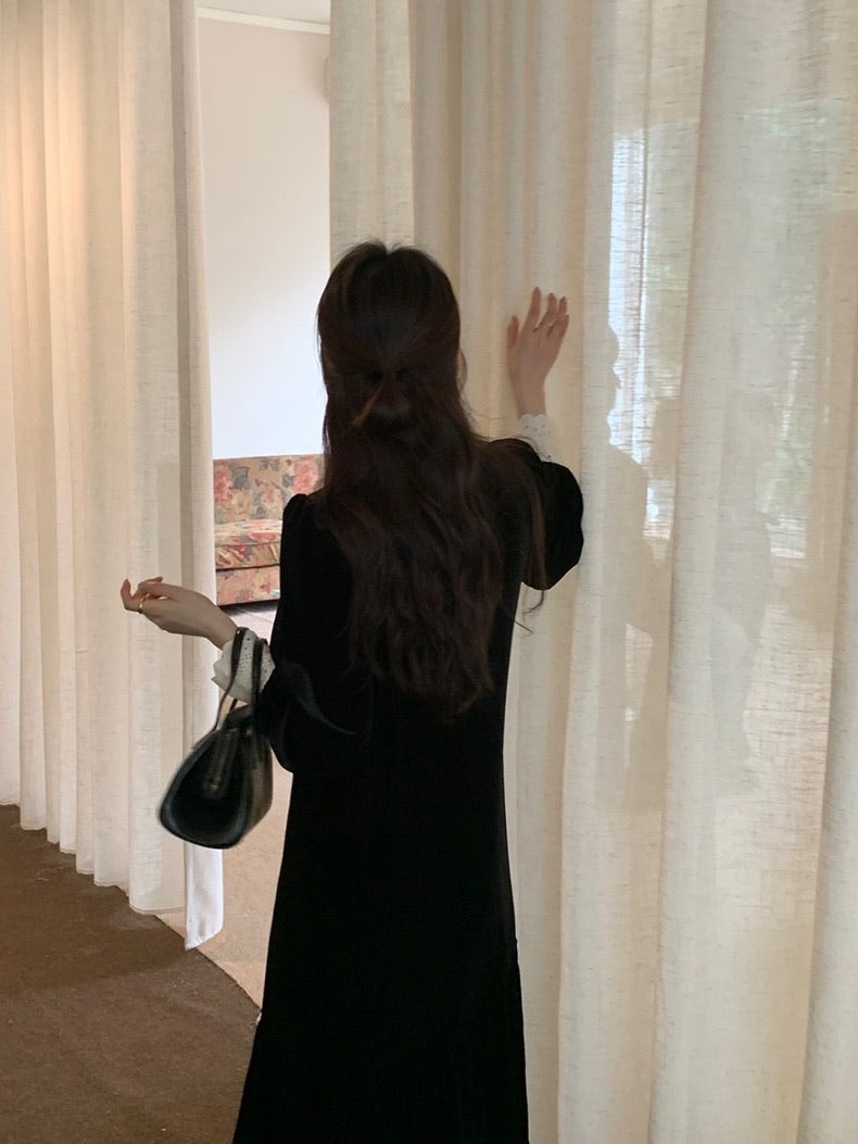 ヴィンテージ風Vネックリボン付きワンピース