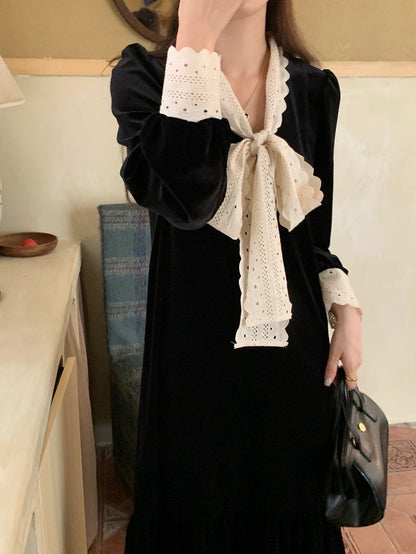 ヴィンテージ風Vネックリボン付きワンピース