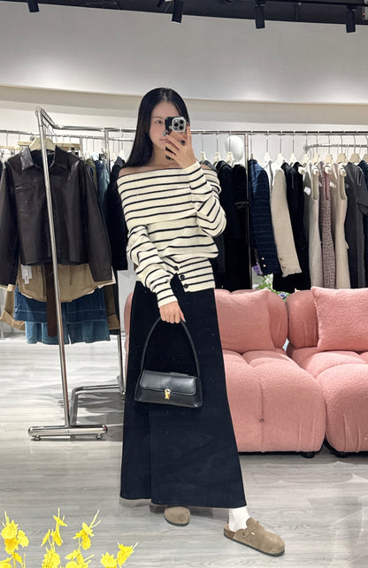 氛圍感一字領露肩長袖上衣