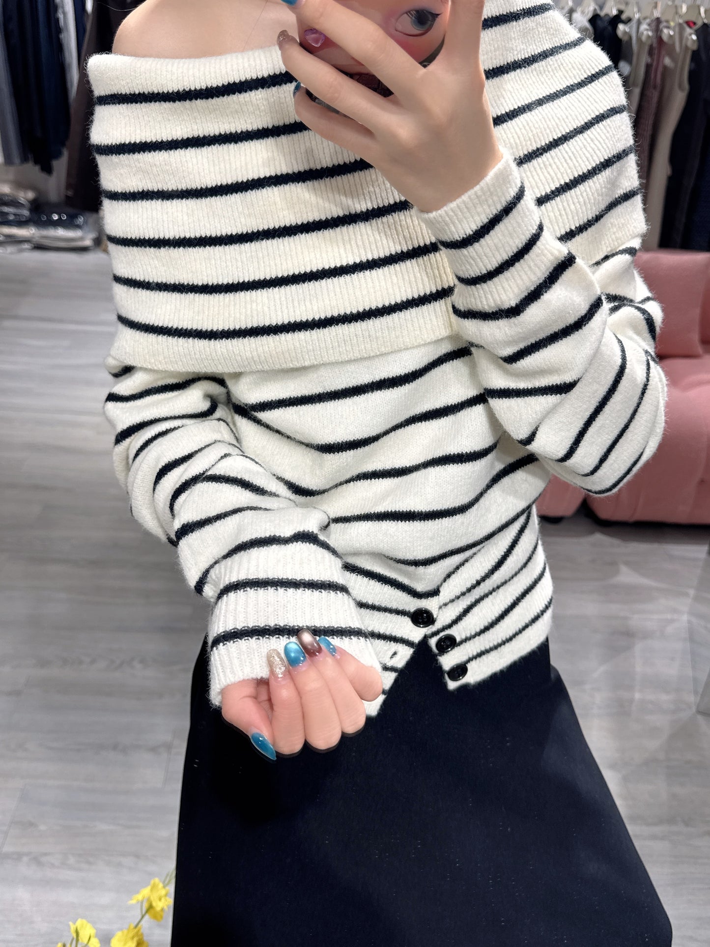 氛圍感一字領露肩長袖上衣