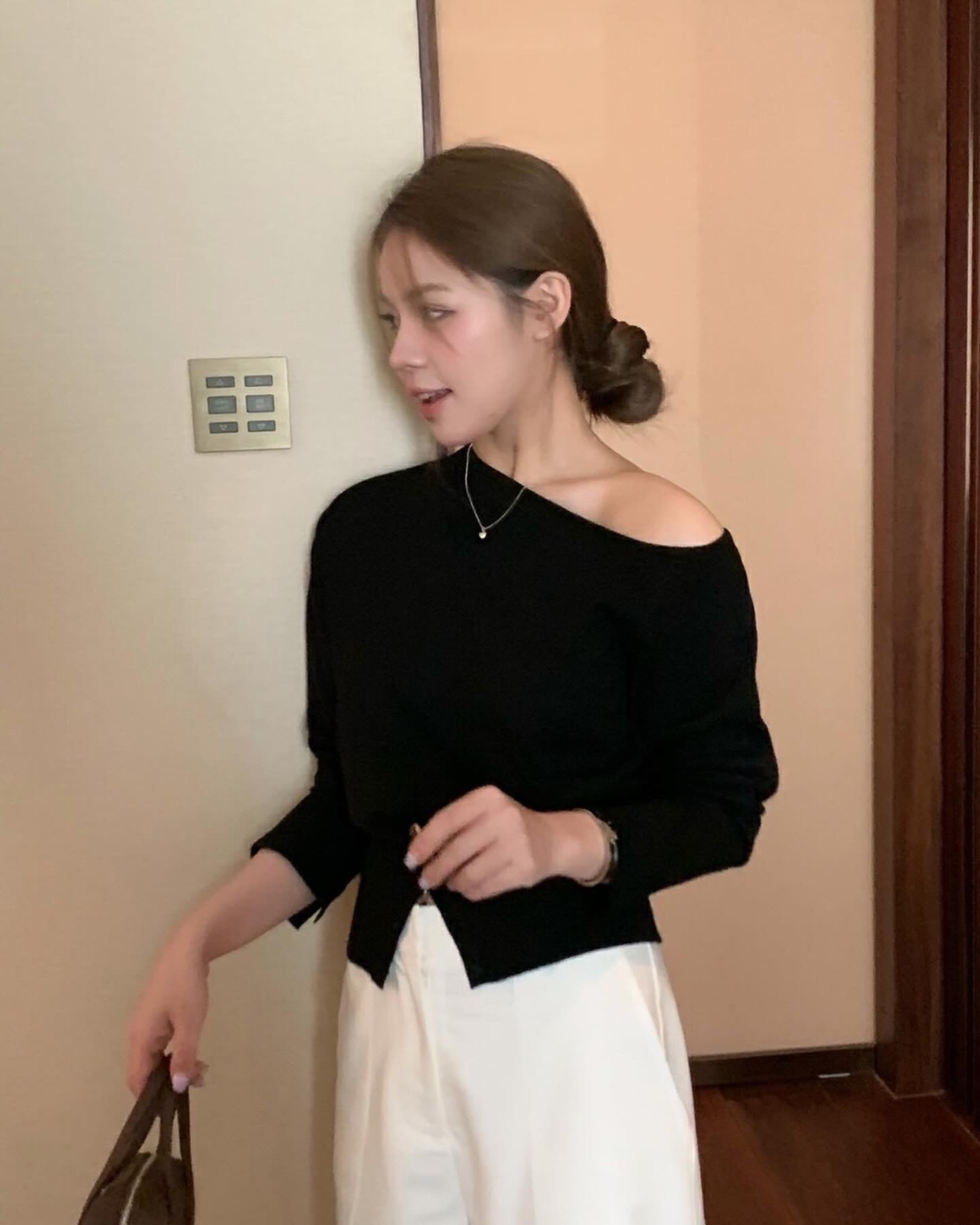 簡約斜肩針織top