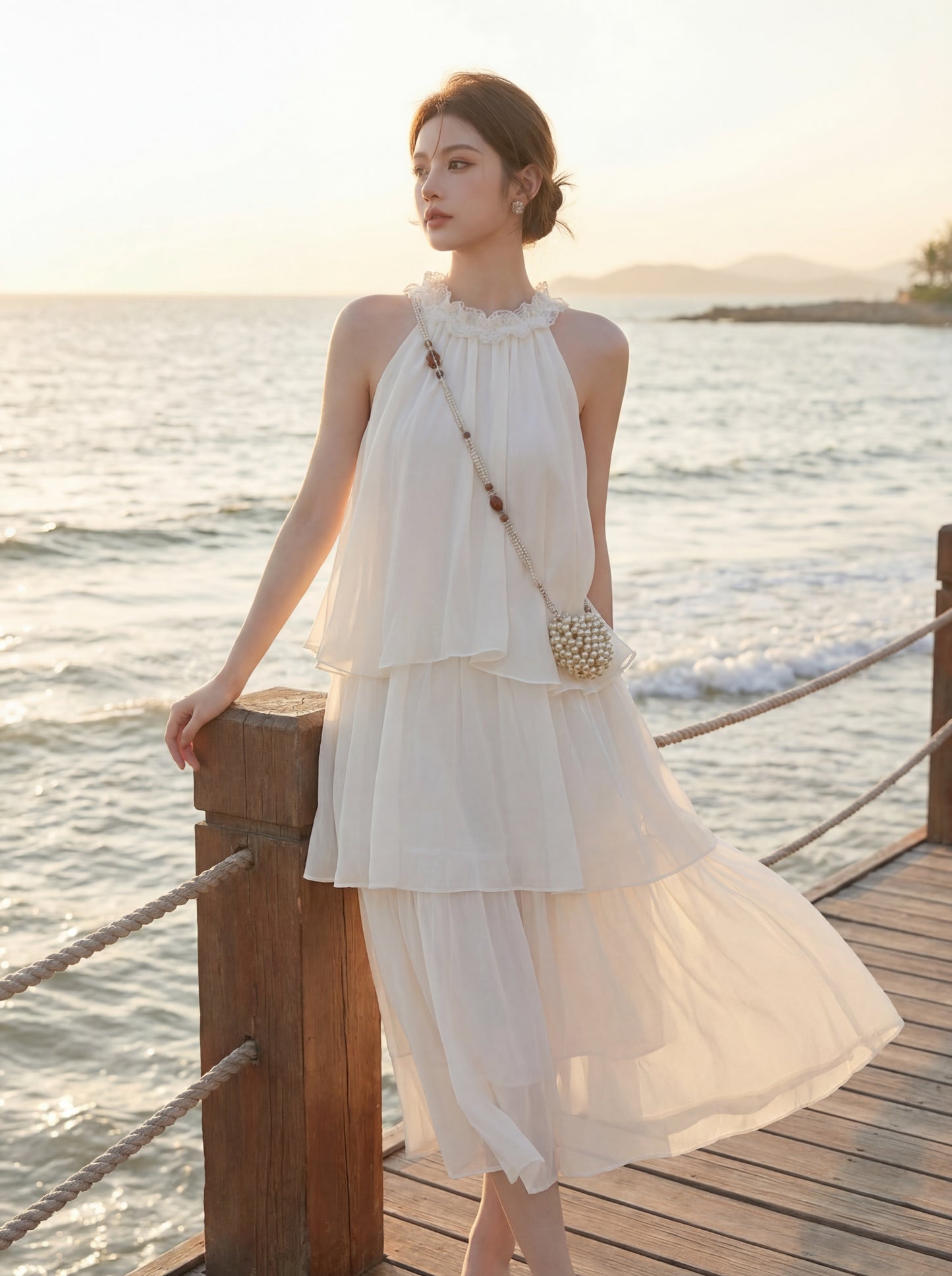 レースホルターネックティアードワンピース