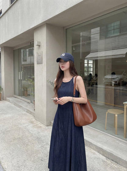 エレガントなデニムサスペンダードレス