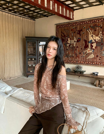 氛圍感不規則設計復古印花斜肩恤衫