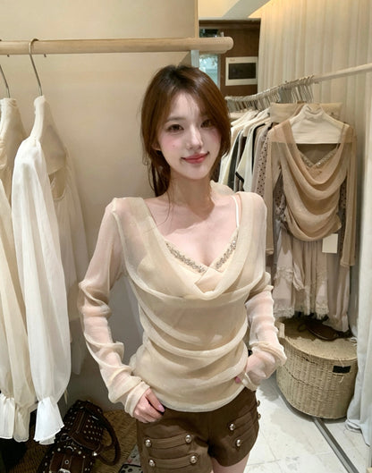 杏色珠光燙鑽盪領假兩件小衫半身照