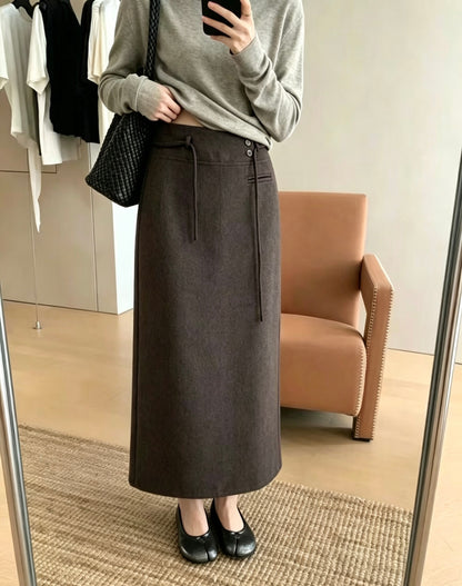 Mirror selfie of a model wearing a dark grey Korean retro draped high-waisted A-line skirt