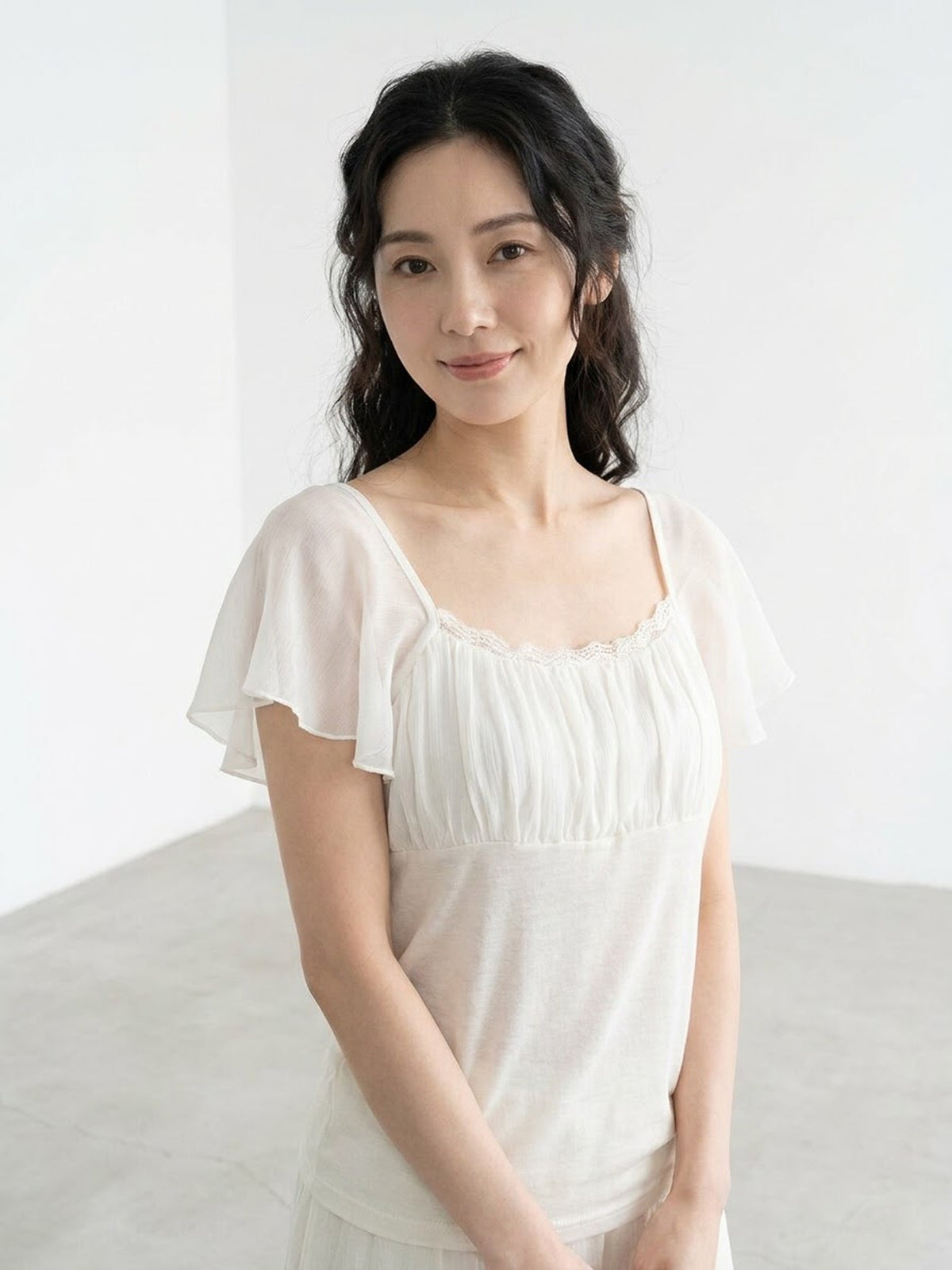 甜美方領蕾絲抓褶荷葉袖上衣